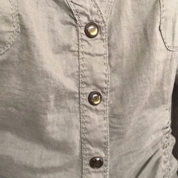 Women’s Do & Be army green, pearl button top - Picture 3 of 7